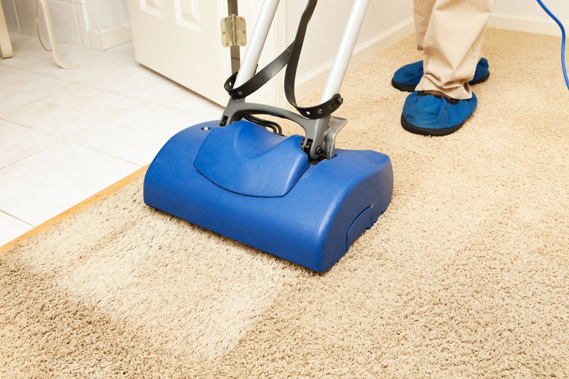 Carpet Cleaning with Brush Encapsulation Machine